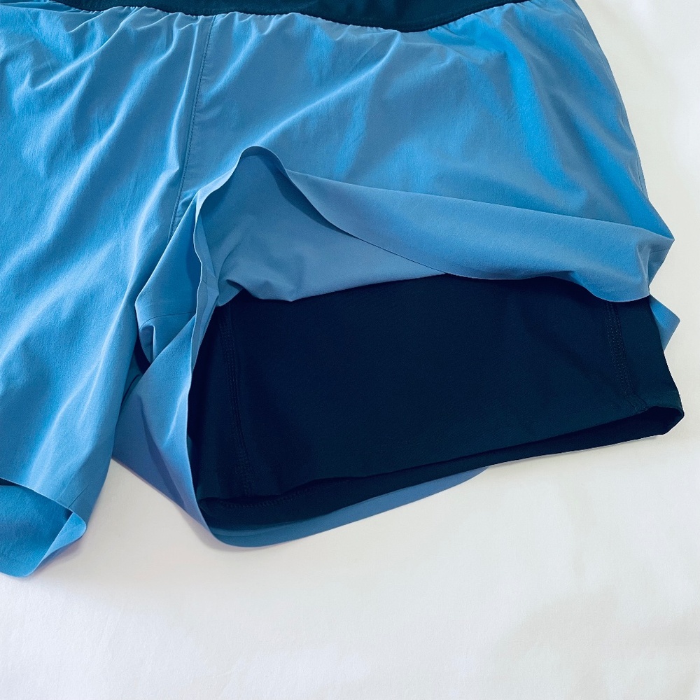 ONCLOUD RUNNING SHORTS - Picture 4 of 7